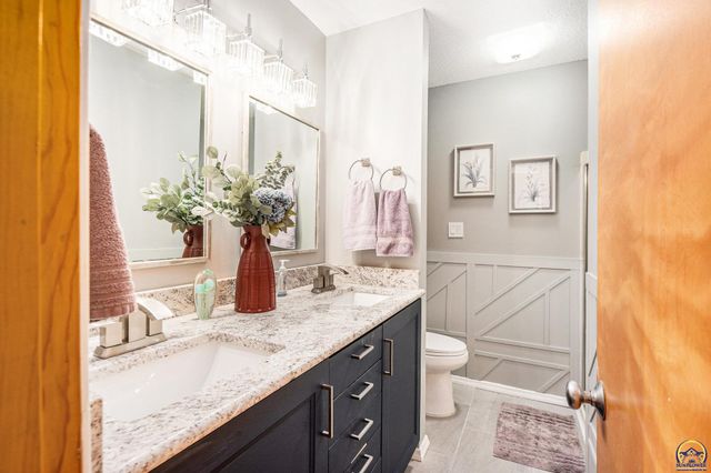 5649 SW 36th ST, Topeka, KS 66614