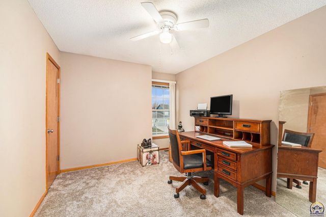 5649 SW 36th ST, Topeka, KS 66614