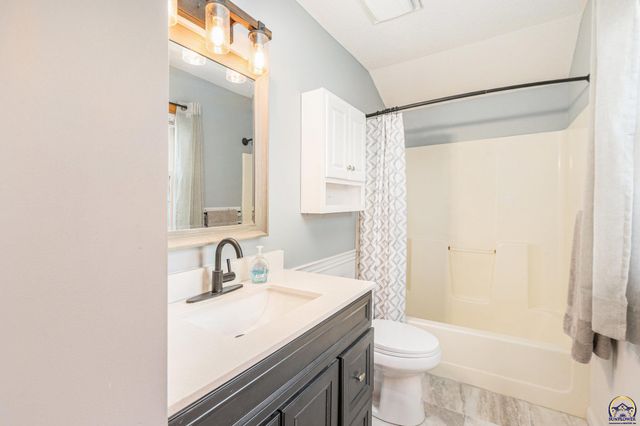 5649 SW 36th ST, Topeka, KS 66614