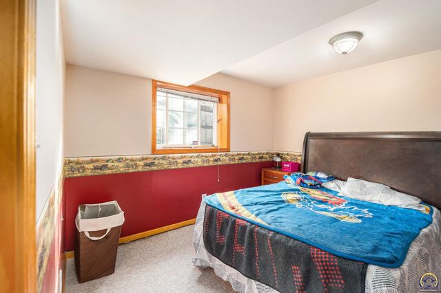 5649 SW 36th ST, Topeka, KS 66614