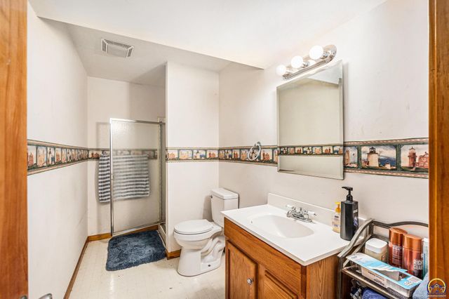 5649 SW 36th ST, Topeka, KS 66614