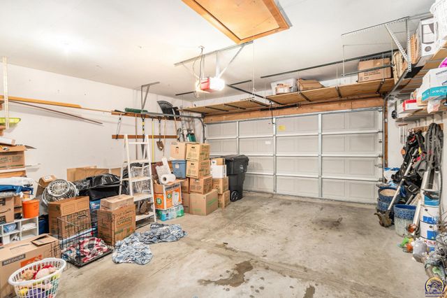 5649 SW 36th ST, Topeka, KS 66614