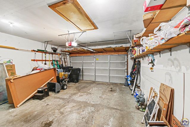 5649 SW 36th ST, Topeka, KS 66614