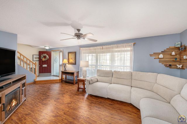 5649 SW 36th ST, Topeka, KS 66614