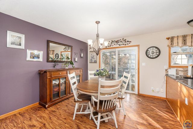 5649 SW 36th ST, Topeka, KS 66614