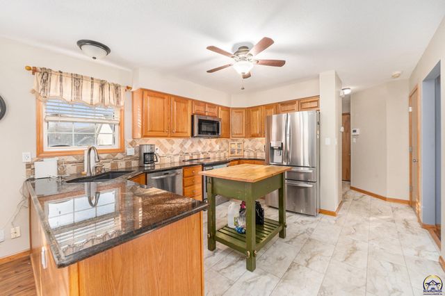 5649 SW 36th ST, Topeka, KS 66614