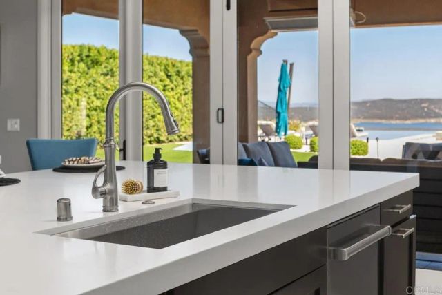 18338 Avenida Apice, Rancho Santa Fe, CA 92067