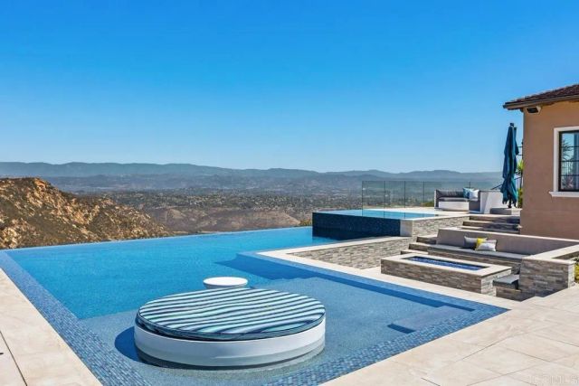 18338 Avenida Apice, Rancho Santa Fe, CA 92067