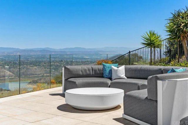 18338 Avenida Apice, Rancho Santa Fe, CA 92067