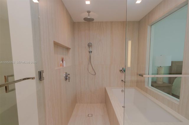 2411 Laguna Circle 1704, North Miami, FL 33181