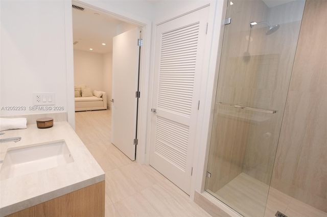 2411 Laguna Circle 1704, North Miami, FL 33181