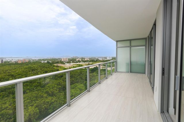 2411 Laguna Circle 1704, North Miami, FL 33181
