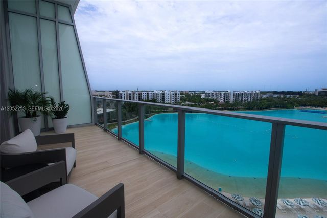 2411 Laguna Circle 1704, North Miami, FL 33181