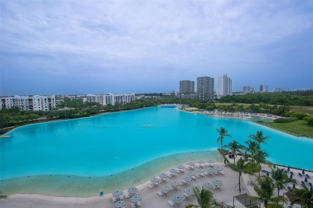 2411 Laguna Circle 1704, North Miami, FL 33181