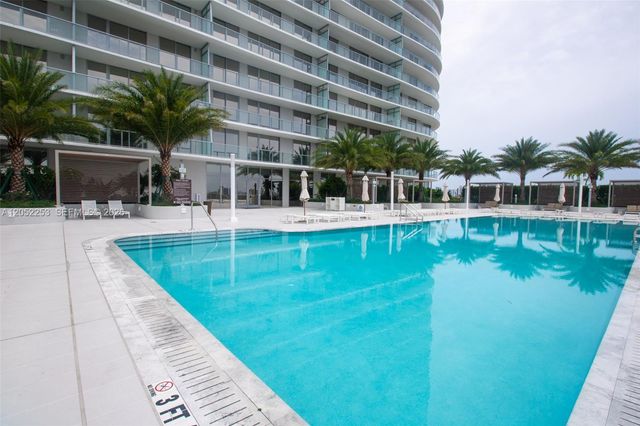 2411 Laguna Circle 1704, North Miami, FL 33181