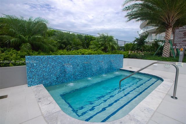 2411 Laguna Circle 1704, North Miami, FL 33181