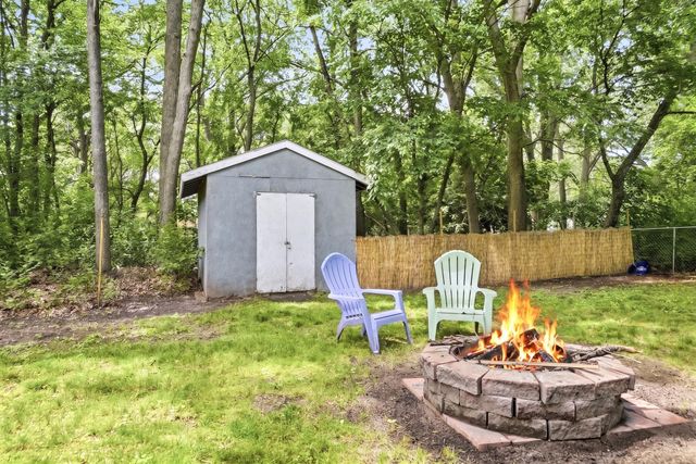 1481 Canterbury Avenue, Norton Shores City, MI 49444