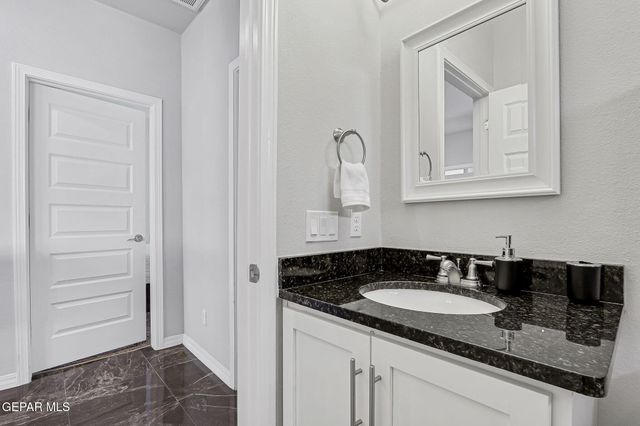 4525 NASHVILLE B, El Paso, TX 79903