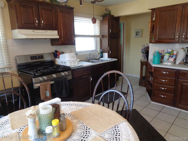 28450 Pontiac Trail, Lyon Charter Township, MI 48178