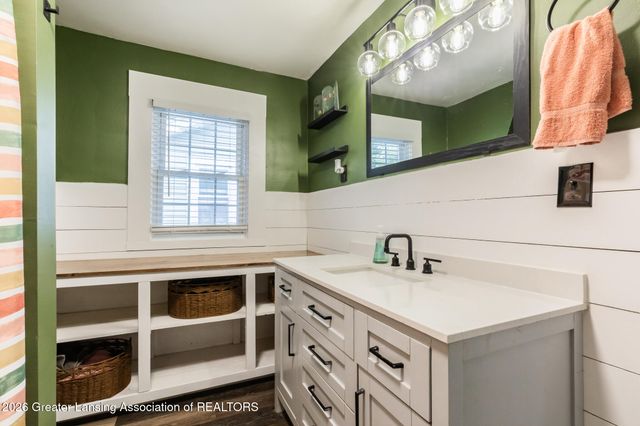 1235 N Capitol Avenue, Lansing, MI 48906