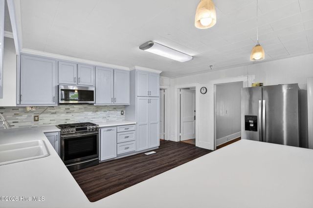 302 W Wilmington Street, Burgaw, NC 28425
