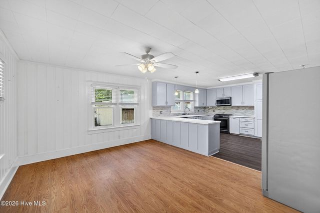 302 W Wilmington Street, Burgaw, NC 28425