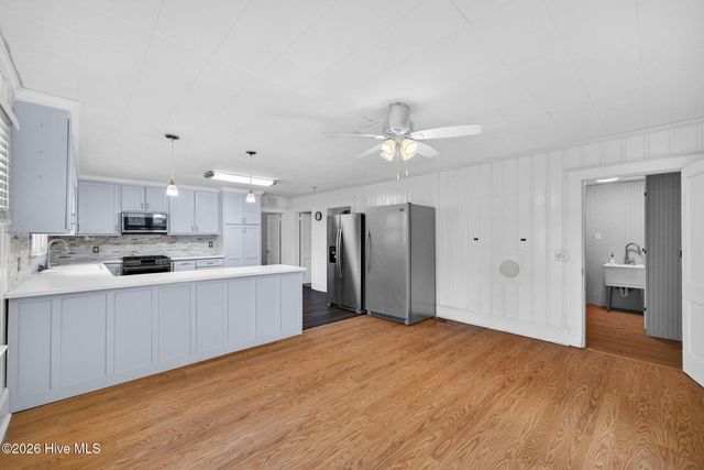 302 W Wilmington Street, Burgaw, NC 28425
