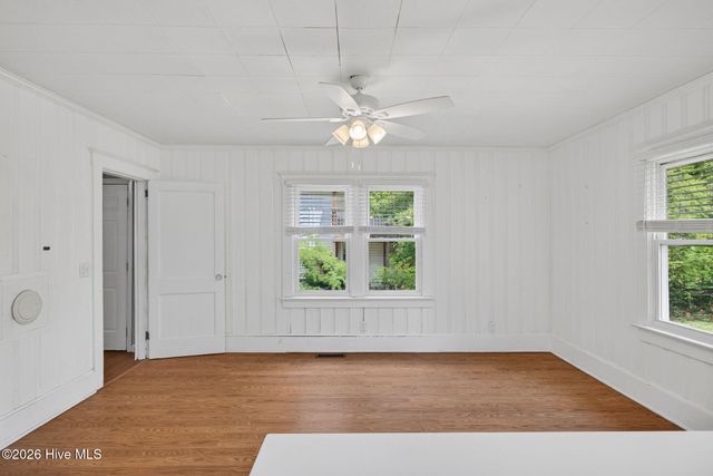 302 W Wilmington Street, Burgaw, NC 28425