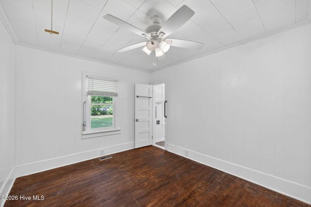 302 W Wilmington Street, Burgaw, NC 28425