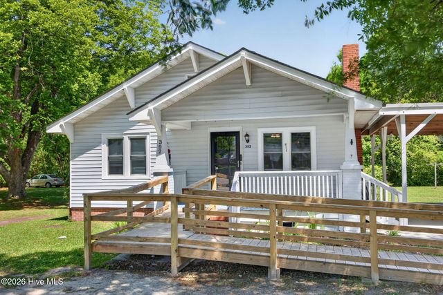 302 W Wilmington Street, Burgaw, NC 28425