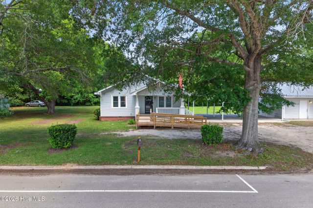 302 W Wilmington Street, Burgaw, NC 28425