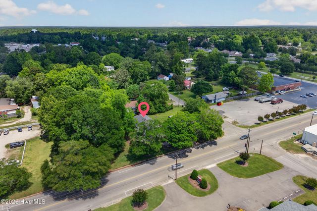 302 W Wilmington Street, Burgaw, NC 28425