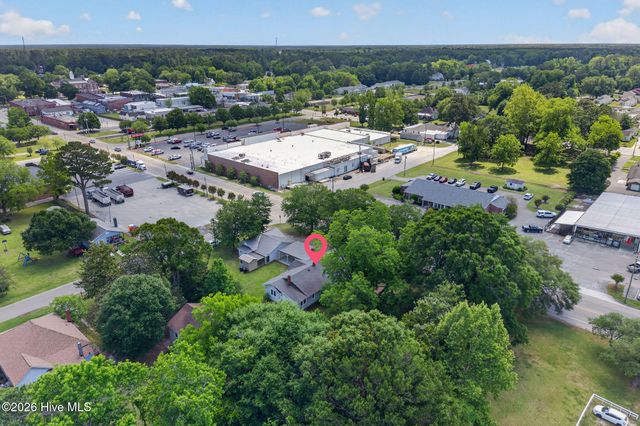 302 W Wilmington Street, Burgaw, NC 28425