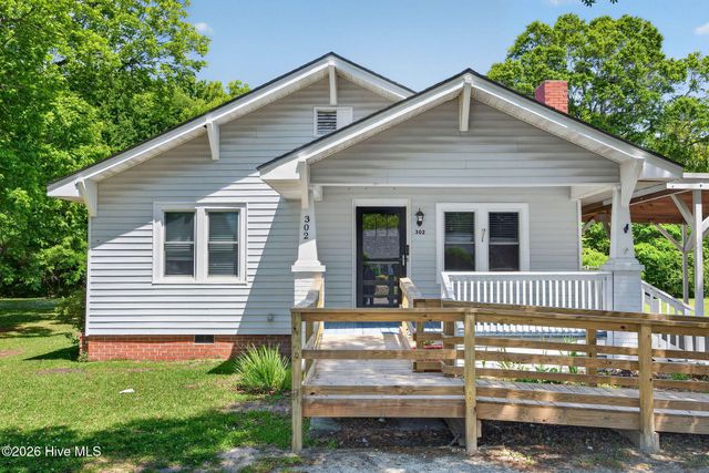 302 W Wilmington Street, Burgaw, NC 28425