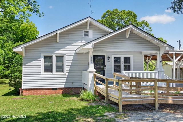 302 W Wilmington Street, Burgaw, NC 28425