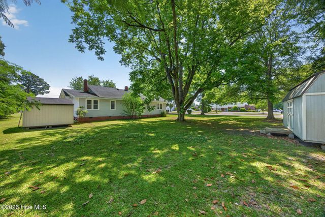 302 W Wilmington Street, Burgaw, NC 28425