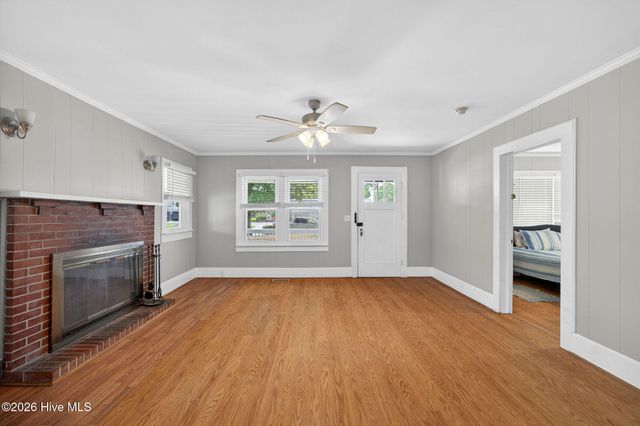 302 W Wilmington Street, Burgaw, NC 28425