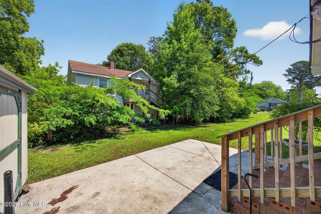 302 W Wilmington Street, Burgaw, NC 28425