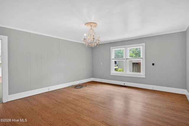 302 W Wilmington Street, Burgaw, NC 28425
