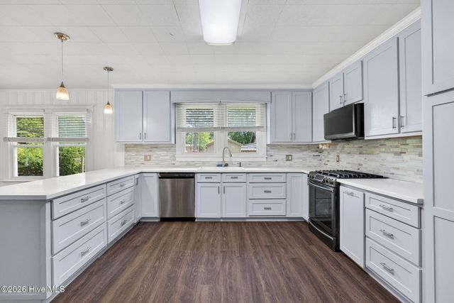302 W Wilmington Street, Burgaw, NC 28425