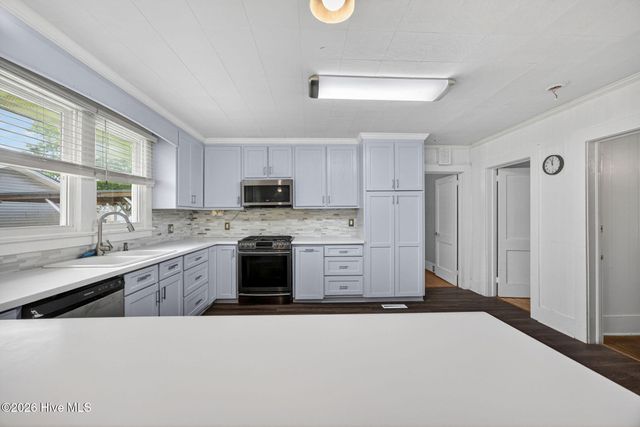 302 W Wilmington Street, Burgaw, NC 28425
