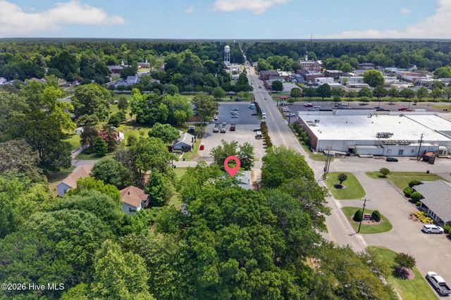 302 W Wilmington Street, Burgaw, NC 28425