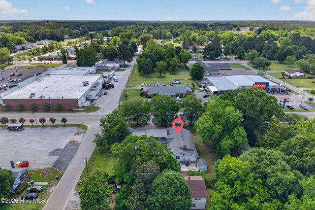 302 W Wilmington Street, Burgaw, NC 28425