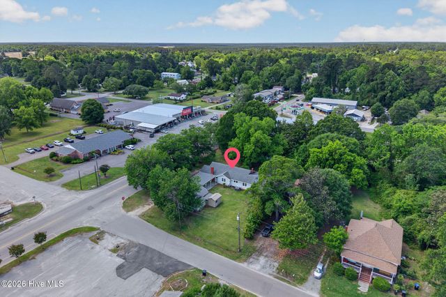 302 W Wilmington Street, Burgaw, NC 28425