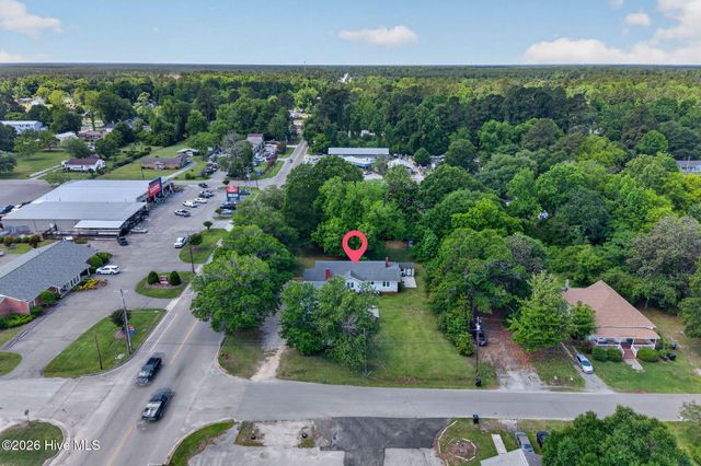 302 W Wilmington Street, Burgaw, NC 28425