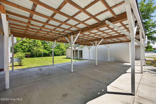 302 W Wilmington Street, Burgaw, NC 28425