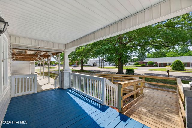 302 W Wilmington Street, Burgaw, NC 28425