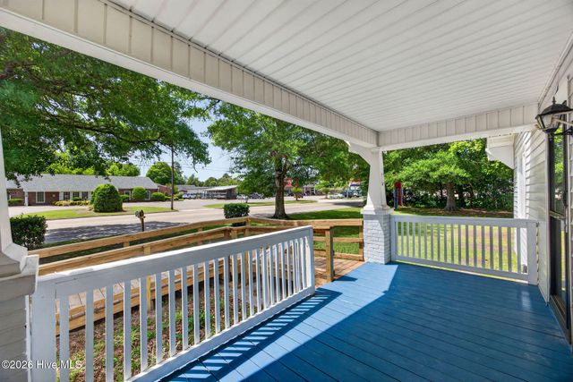 302 W Wilmington Street, Burgaw, NC 28425