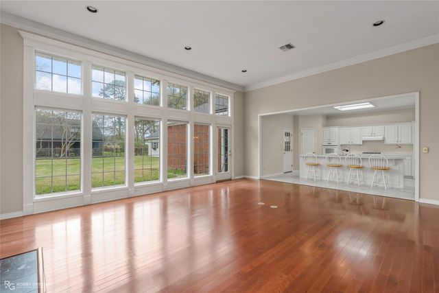 210 Ockley Drive, Shreveport, LA 71105