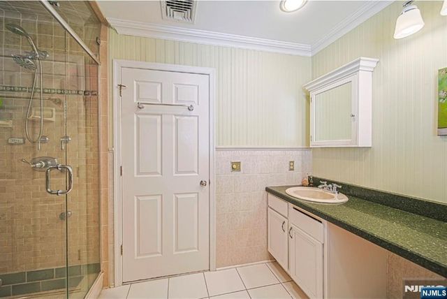 705 Gettysburg Place, Paramus, NJ 07652